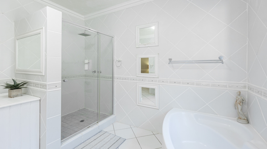 5 Bedroom Property for Sale in Struisbaai Western Cape